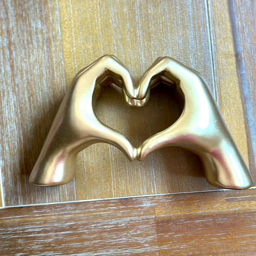 target heart hands room decor